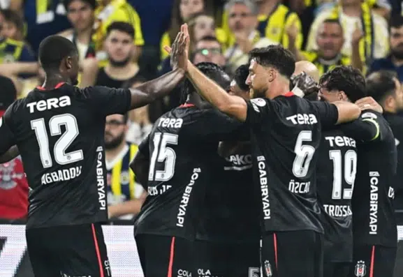 Beşiktaş Kadıköy'de geriden gelip kazandı: Fenerbahçe'yi Vlahovic yıktı