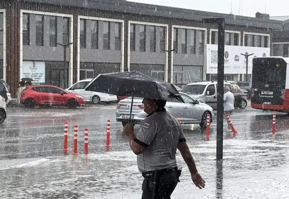 Batıda hafta sonu sıcak hava etkili olacak: Pazartesi günü yağmur bekleniyor