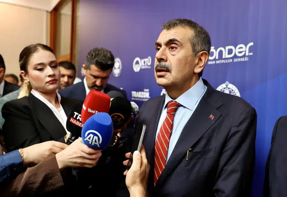 Milli Eğitim Bakanı Yusuf Tekin serbest kıyafet eleştirilerine yanıt verdi