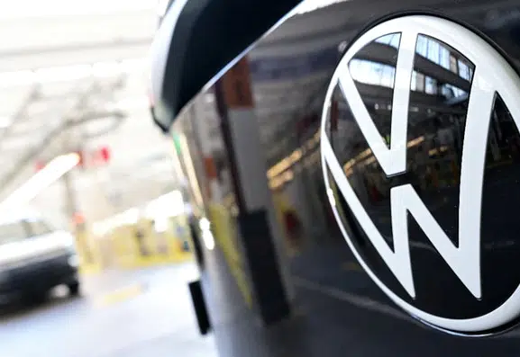 Volkswagen kriz nedeniyle 50 bin çalışanını işten çıkardığını açıkladı