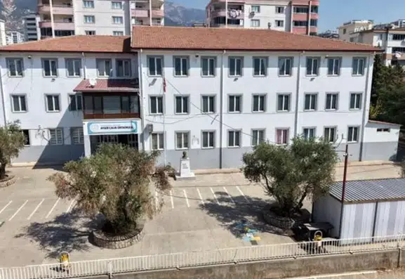 0 kişinin yaşamını yitirdiği saldırı sonrası kapatılan okulun akıbeti belli oldu