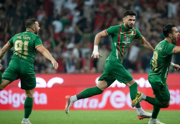 Amed Sportif Faaliyetler, Beşiktaş'ı 3-2 mağlup ederek liderliğe yükseldi