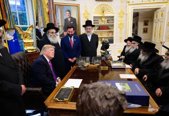 Ruhi Çenet'in belgeseli sonrası Hasidik liderler Trump ile görüştü