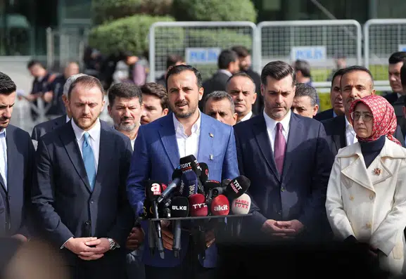 Üsküdar'da hüzünlü devir teslim: Yeni başkan vekili Sarıoğlu için kritik dönem başladı