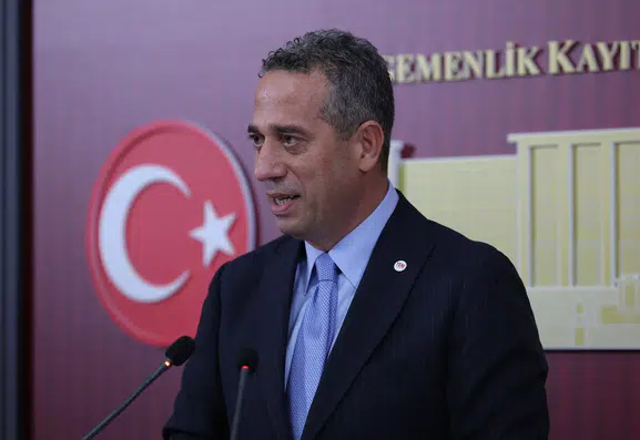 Başarır'dan Cemil Tugay'a sert estetik cerrah çıkışı: O yüzle İzmir sokaklarında gezemezsin