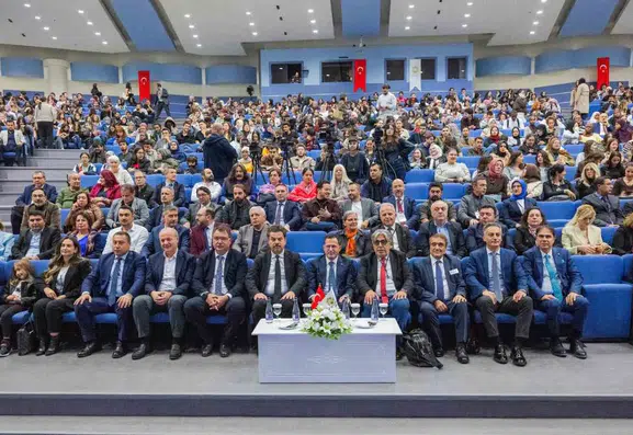 Selçuk Üniversitesinde Yapay Zeka Zirvesi: Bilim İnsanlarına Etik Uyarı