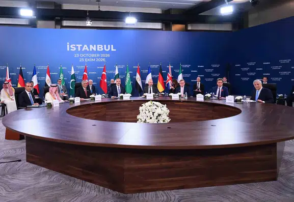 İstanbul'da kritik zirve: Küresel diplomasinin kalbi bu kareyle attı