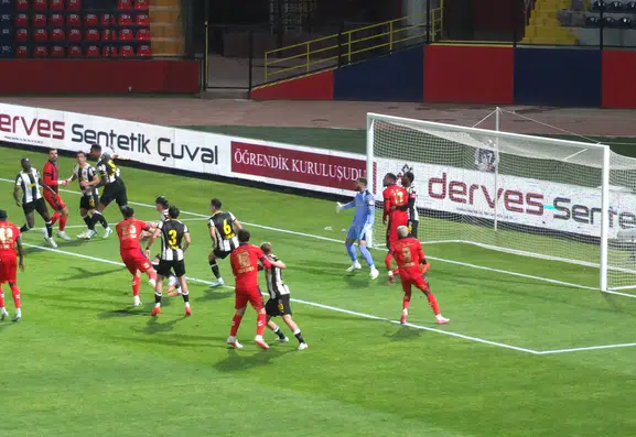 Mardin 1969 Spor evinde fırtına gibi esti: Manisa FK engelini kayıpsız geçti