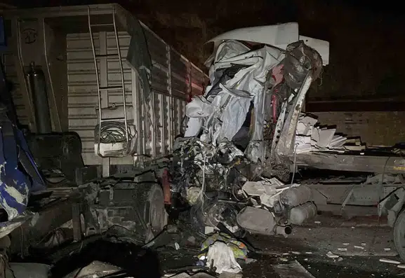 Elazığ yolunda dehşet anları: Üç tırın karıştığı zincirleme kazada acı bilanço