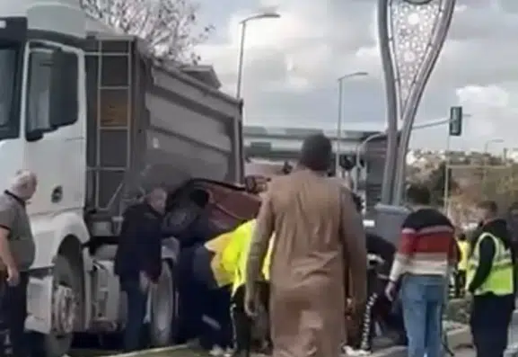 Polatlı'da dehşet anları: Kamyonun altına giren otomobilden sağ çıktılar