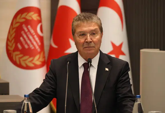Ünal Üstel'den Rum Yönetimi'ne Sert Çıkış: Tehditleriniz Bizi Yolumuzdan Çeviremez