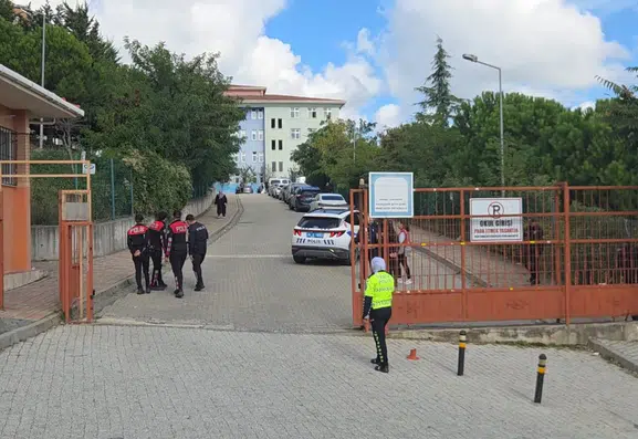 Başakşehir'deki okul dehşetinde karar: 15 yaşındaki saldırgan ve ailesi cezaevine gönderildi