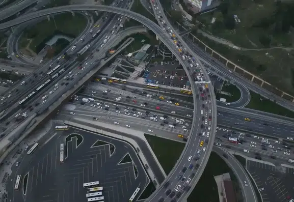 Dev maçlar öncesi İstanbul trafiği kilitlendi: Yüzde 72 alarmı