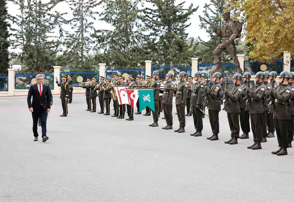 Lefkoşa'da kritik temas: Cumhurbaşkanı Erhürman'dan askeri komuta kademesine ziyaret