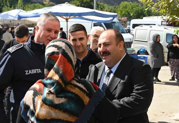 İnönü'de pazar mesaisi: Başkan Hamamcı halkın nabzını tuttu