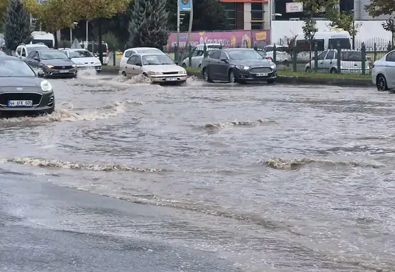 Malatya'da 15 dakikalık kabus: Şehir trafiği felç oldu