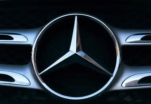 Mercedes-Benz'den kritik karar: 144 bin araç servise çağrılıyor