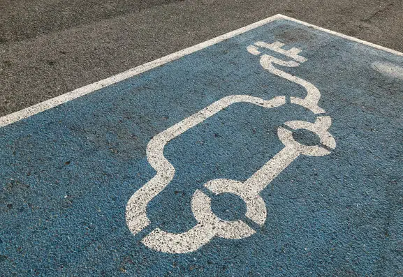 Yollardaki elektrikli araçlar cari açığı nasıl eritebilir?