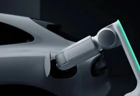 Xiaomi elektrikli araçları kendi başına şarj eden robot geliştirdi