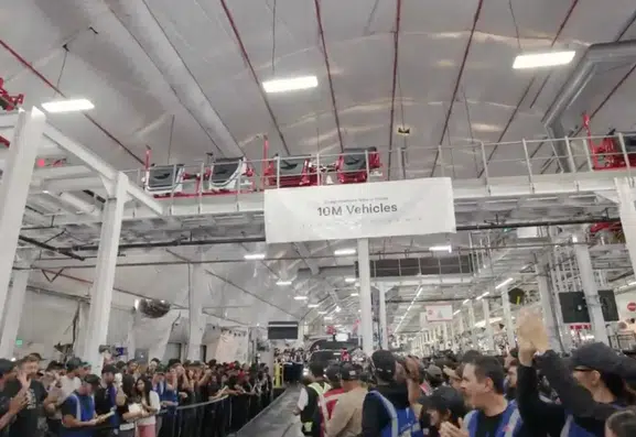Tesla 10 milyonuncu aracını üretti ancak büyüme hızı durdu