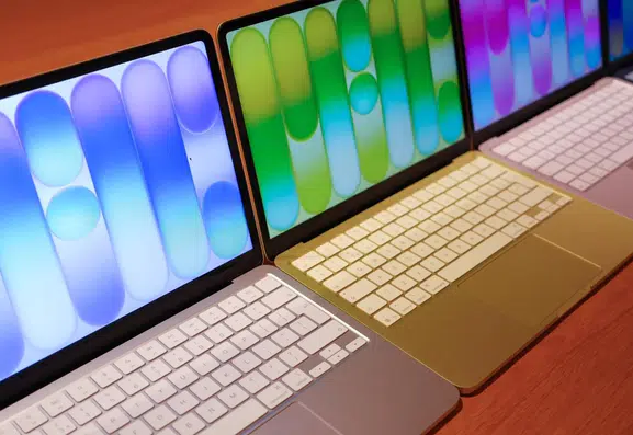 Uygun fiyatlı MacBook Neo Apple satışlarını uçurdu