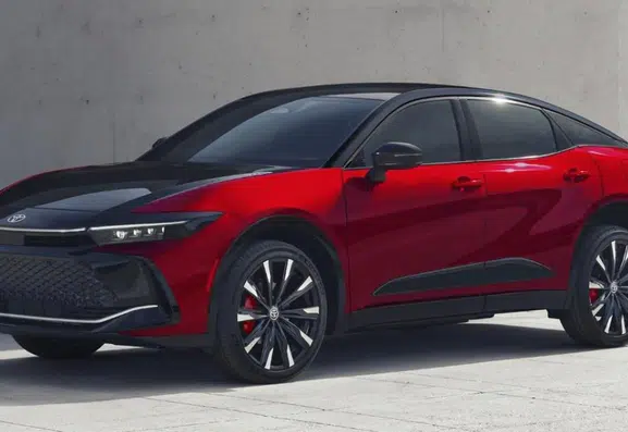 Toyota’nın yeni hibrit sistemiyle Crown daha az yakacak