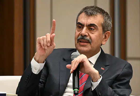 Okullarda güvenlik alarmı: Bakan Tekin 30 bin yeni personel müjdesini verdi