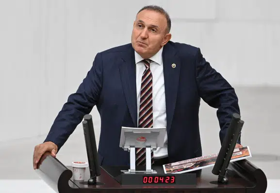 İYİ Parti'de yaprak dökümü sürüyor: Bir kurucu isim daha yollarını ayırdı