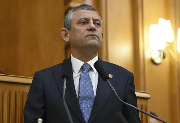 Hedefi Türkiye değil kendi koltuğu: Özgür Özel'den sert çıkış