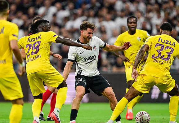 Kartal sezona kayıpsız başladı: Rakiplerinin takıldığı haftada Beşiktaş fırsatı tepmedi