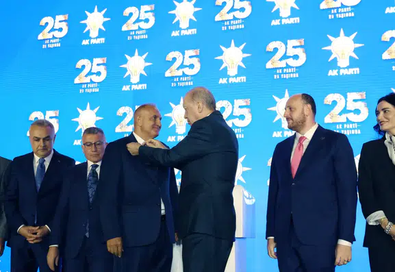 AK Parti'ye geçiş açıklaması: Çizgim aynı, adresim değişti