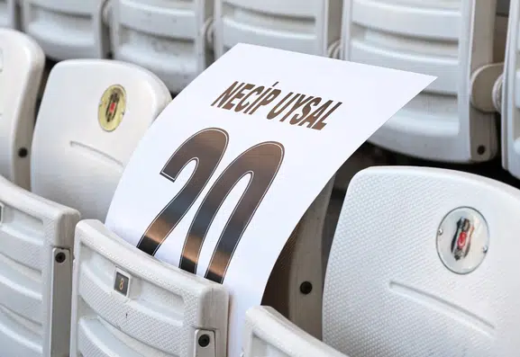 Beşiktaş’ın efsane ismi Kaptan’a Tüpraş Stadyumu’nda duygusal veda