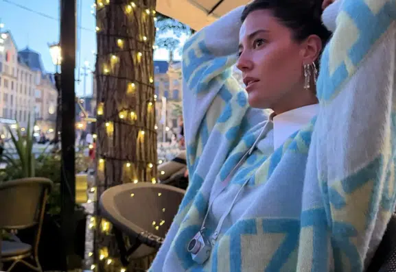 Pelin Akil'in vücudundan düşmeyen kaşıklar kafaları karıştırdı