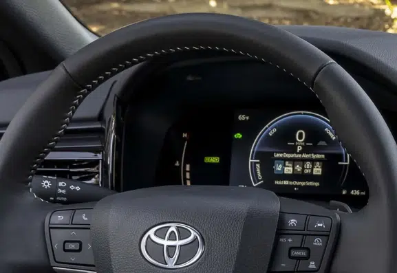 Toyota yarım milyon Camry modelini servise geri çağırıyor