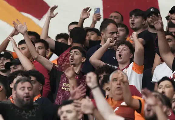 RAMS Park'ta şok tablo: Çorum FK fırtınası Galatasaray tribünlerini karıştırdı