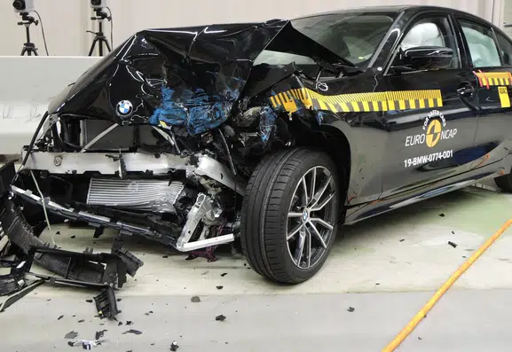 BMW güvenlik testlerinde artık 5 yıldız yarışına girmeyecek