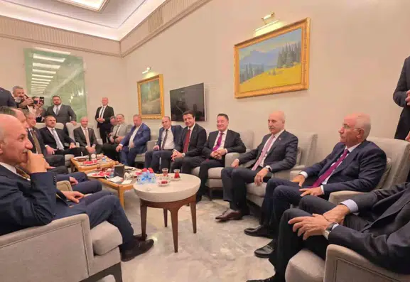 Numan Kurtulmuş meclis kulislerinde sürpriz bir tur attı