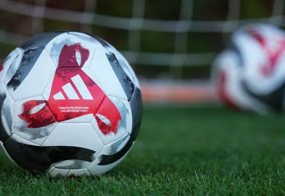 Süper Lig'de perde açılıyor: 18 takımın şampiyonluk yarışı başlıyor