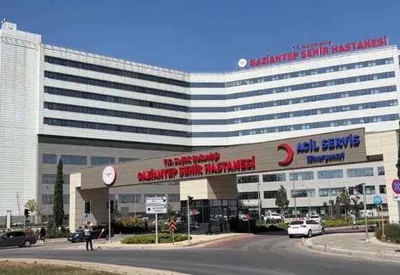 Bıçaklı saldırıya uğrayan vekilin sağlık durumu: Hastaneden kısıtlama kararı