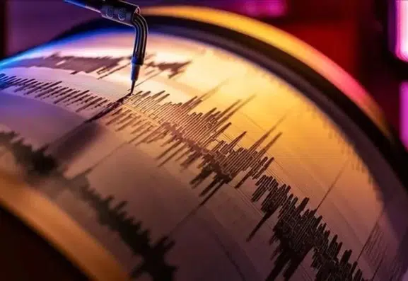 Korkutan sarsıntı: 7,7'lik deprem sonrası tsunami alarmı verildi