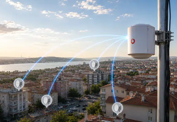 Vodafone baz istasyonlarındaki anten yığınlarını temizliyor
