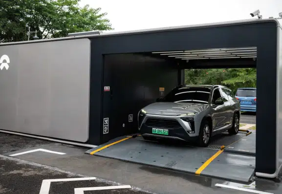 Nio 4 bin istasyonla elektrikli araçlarda batarya değişimini standart hale getiriyor