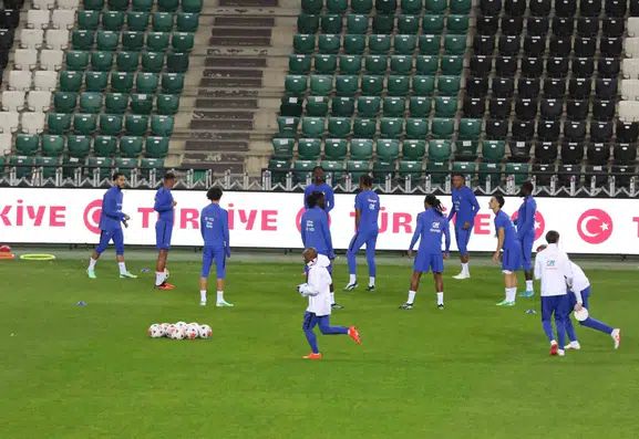 Zidane yönetimindeki Fransa Kocaeli'de sahaya indi: Kritik randevu öncesi son prova