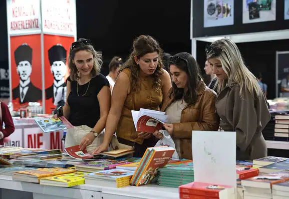 Antalya'da Edebiyat Rüzgarı: 16. Kitap Fuarı Kapılarını Açıyor