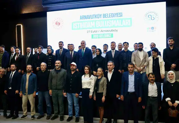 Arnavutköy'de istihdam seferberliği: Bakan Işıkhan gençlerle bir araya geldi