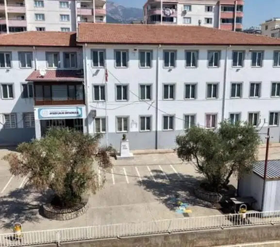 0 kişinin yaşamını yitirdiği saldırı sonrası kapatılan okulun akıbeti belli oldu