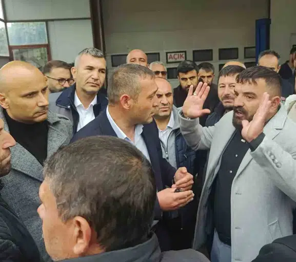 Şarkışla'da yıkım kararı esnafı sokağa döktü: İş yerlerimize dokunmayın