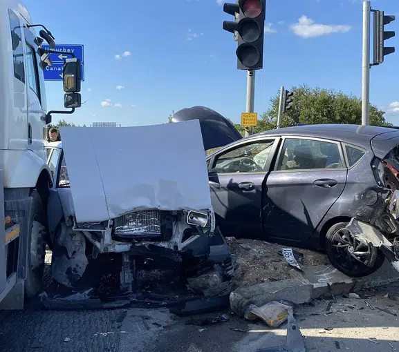 Lapseki kavşağında dehşet anları: Tanker duramadı, araçları birbirine kattı