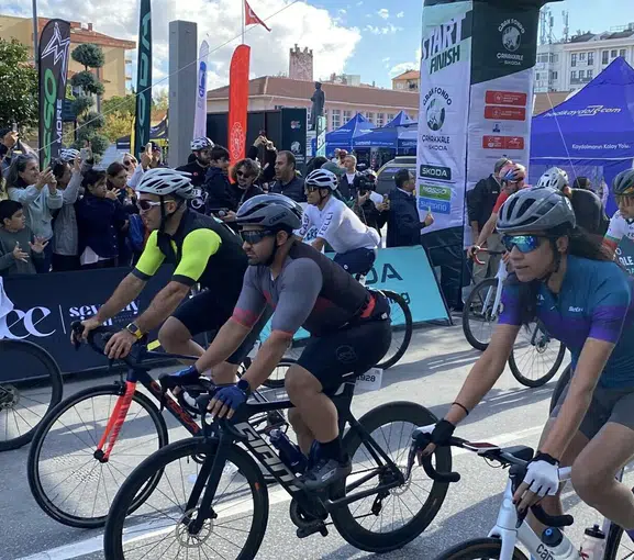 Tarihi yarımadada dev pedal şöleni: 13 ülkeden yüzlerce sporcu Çanakkale'de buluştu