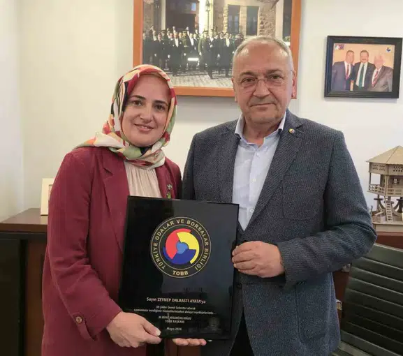 Ardeşen TSO Genel Sekreteri 30 yıllık emeğini ödülle taçlandırdı
